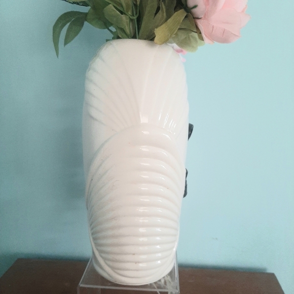 Art Deco Revival 3D Ceramic Vase with Faux Flowers.Soft White/Pink/Black - Picture 3 of 7